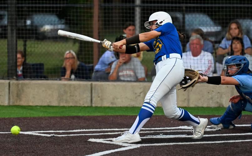  Audrina Herber hits a fielder's choice